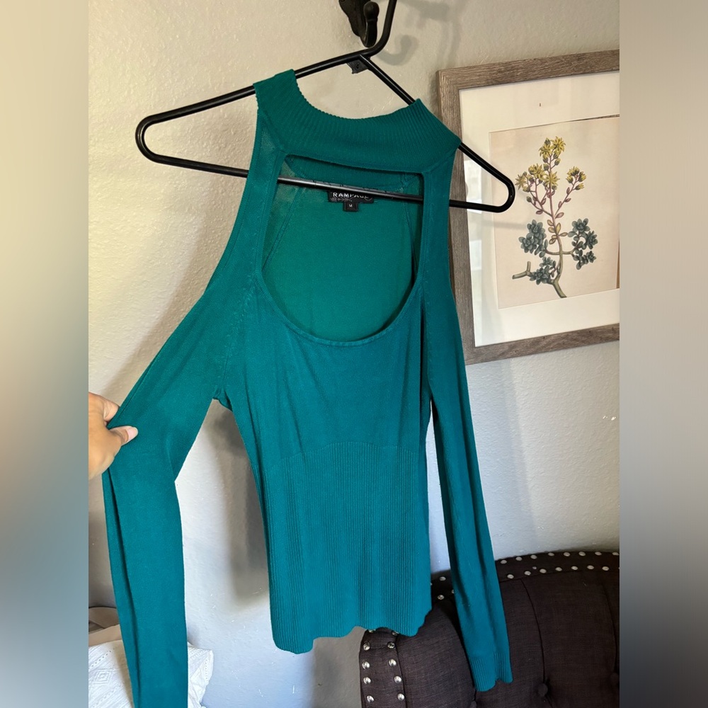 Cut out long sleeve